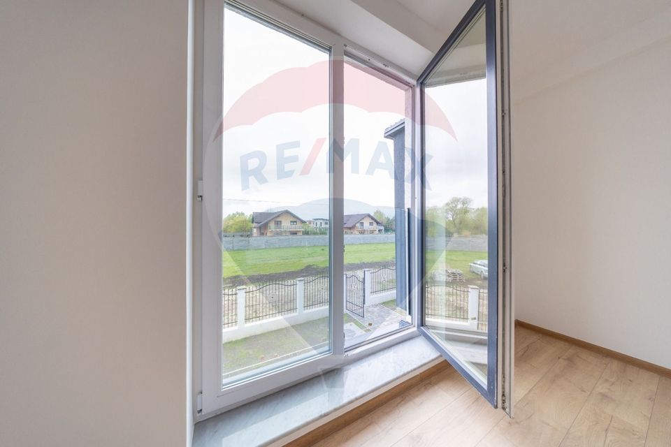 Vila moderna cu 4 camere,  P+E - teren 501 mp