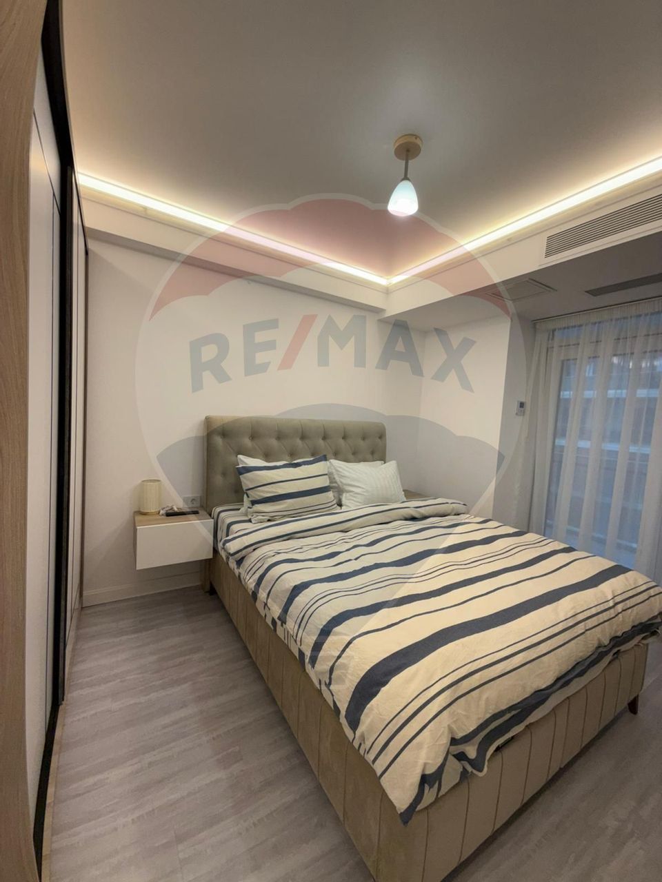 Apartament+loc de parcare in prima linie la mare White Titanic