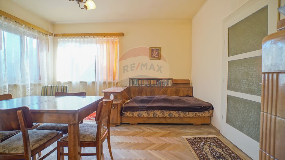 Apartament in vila, de vanzare, în zona Aurel Vlaicu