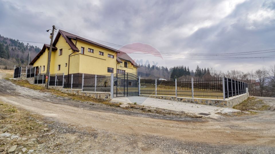 Casă / Vilă cu 6 camere de vânzare în Predeal