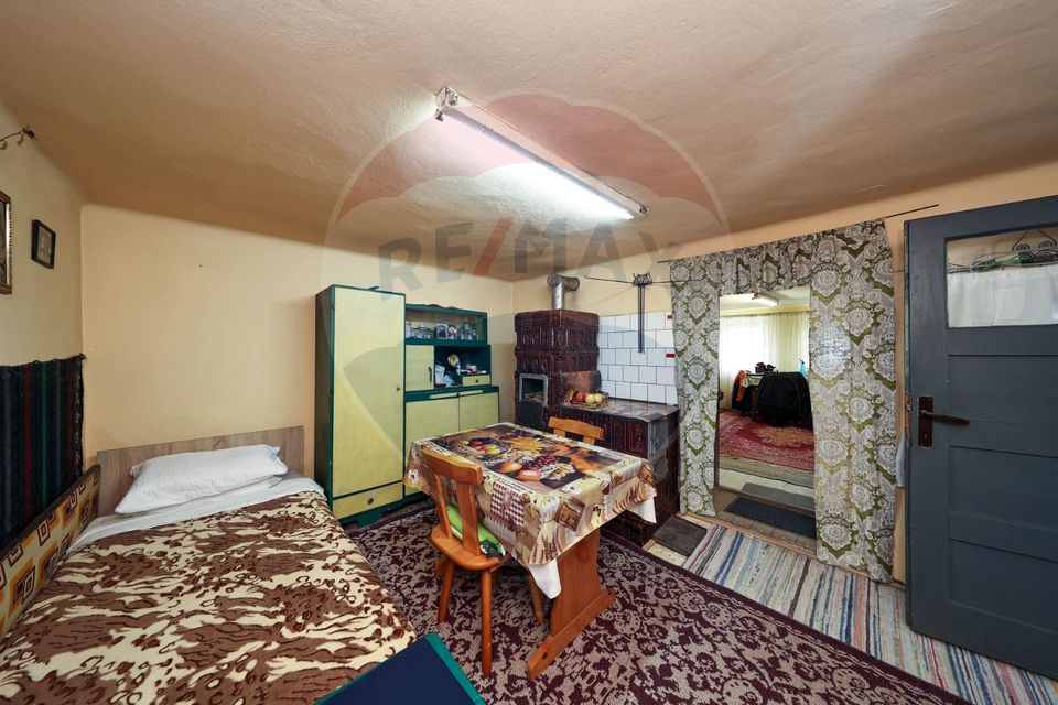 Casă de vacanta, cu annexe si pomi fructiferi, Ungra!