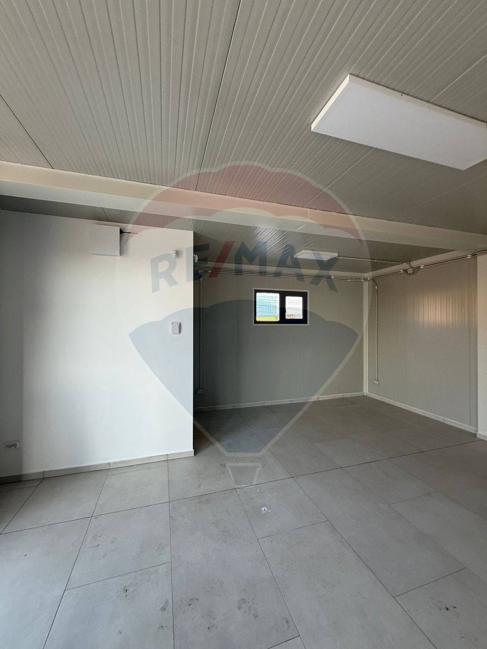 44sq.m Commercial Space for rent