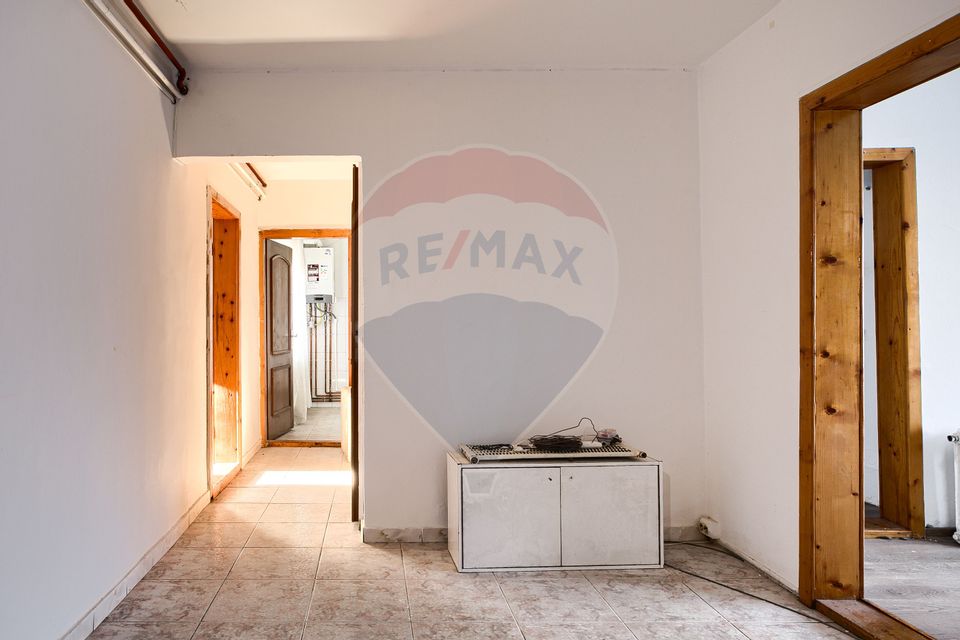 Apartament 3 camere de vânzare parter, pe Calea Aurel Vlaicu