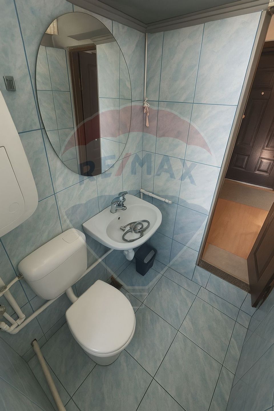 Garsonieră 15 mp utili + boxa 15 mp • mobilat • bloc cu lift • Titan