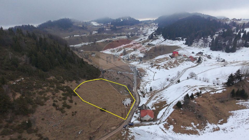 Casă + Teren Intravilan Fundata | Vedere Panoramică | Apă, curent