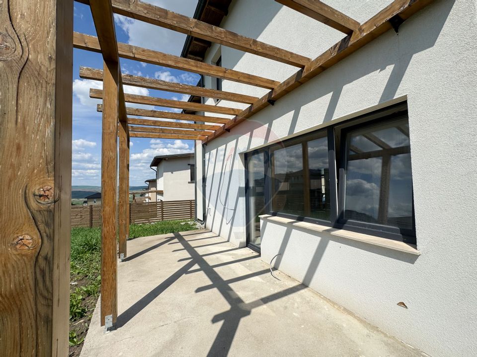 Casă semifinisată în Dezmir - Spațiu, liniște, acces rapid către oraș