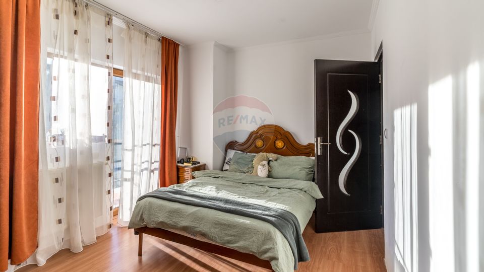 Casă cu 7 camere de vânzare în Dej
