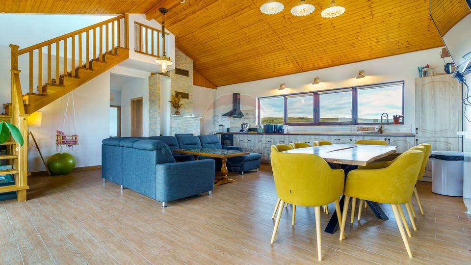 Teren 9.4 ha extravilan + casa 230 mp, COMISION 0%