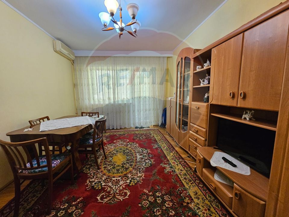 Apartament cu 2 camere de închiriat în centru