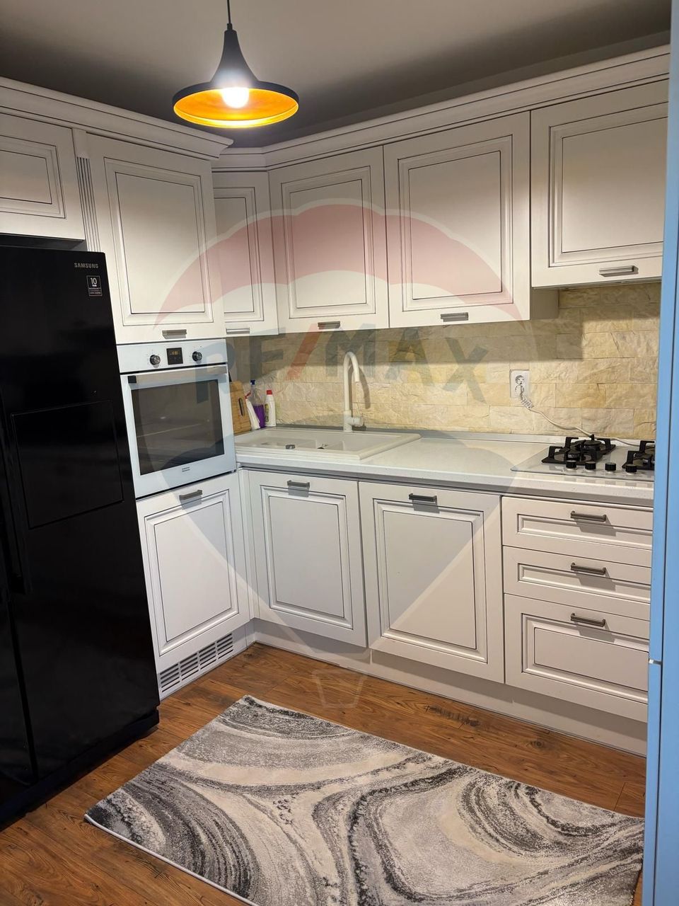 Apartament cu 4 camere de vânzare în zona Central