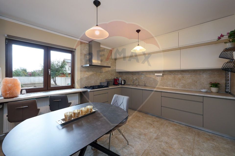 5 room House / Villa for sale