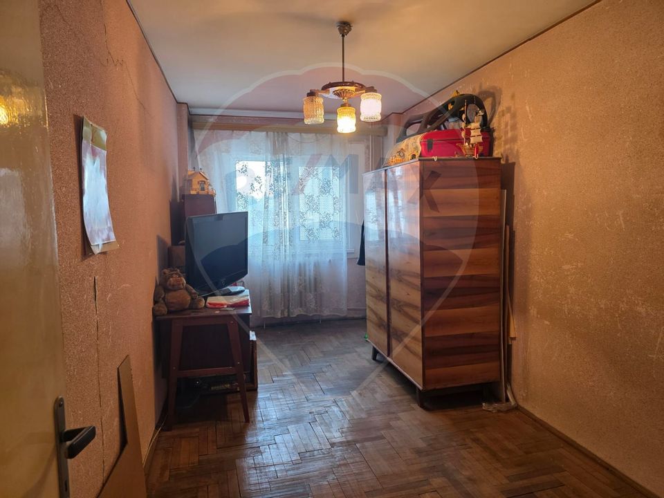 Apartament cu 3 camere decomandat de vânzare, zona Orizont