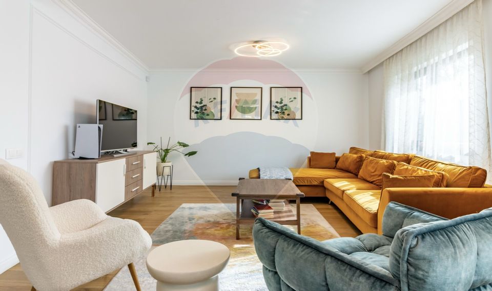 Villa in Corbeanca, near the lake, adjacent forest, blue lagoon