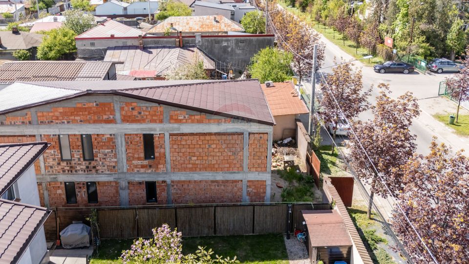 Casa / Vila la rosu in Chitila / Strada Rudeni - teren 264 mp