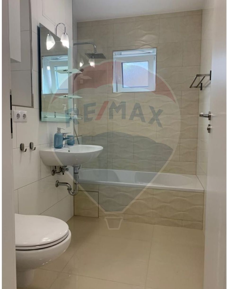 Apartament 3 camere - Vanzare- Centrul median al orașului