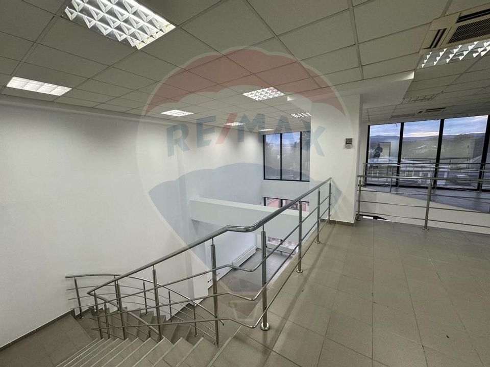 250sq.m Commercial Space for rent, Republicii area