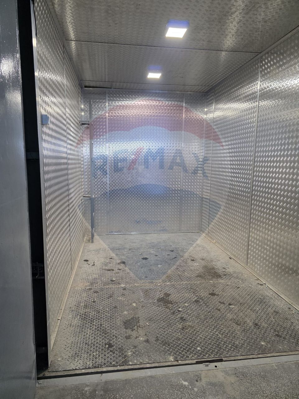 Spații 200/430 mp lift marfa Baicului platforma industriala