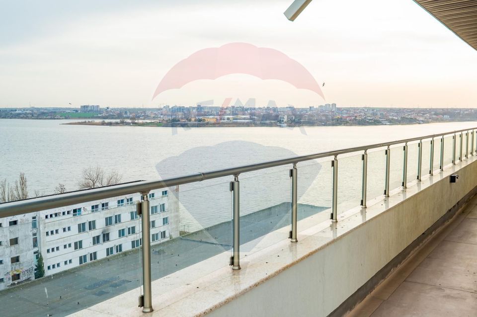 Penthouse de vanzare in Mamaia vedere frontala lac si marea Neagra