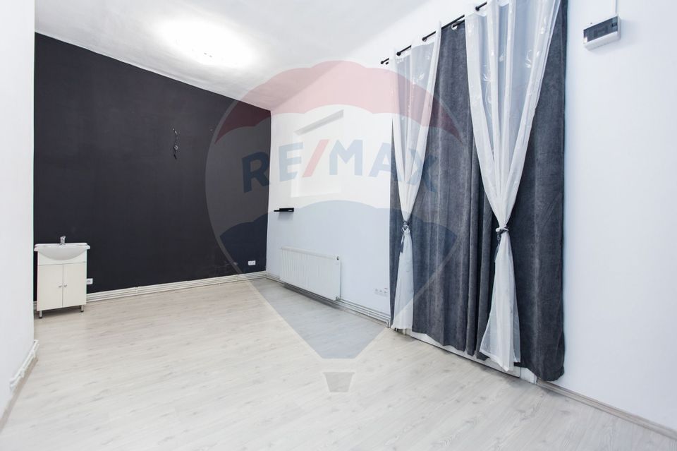 Casă / Vilă cu 4 camere de vânzare în zona Central