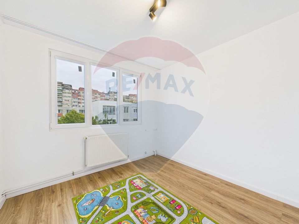 Apartament cu 4 camere de vânzare - Piata Rahova