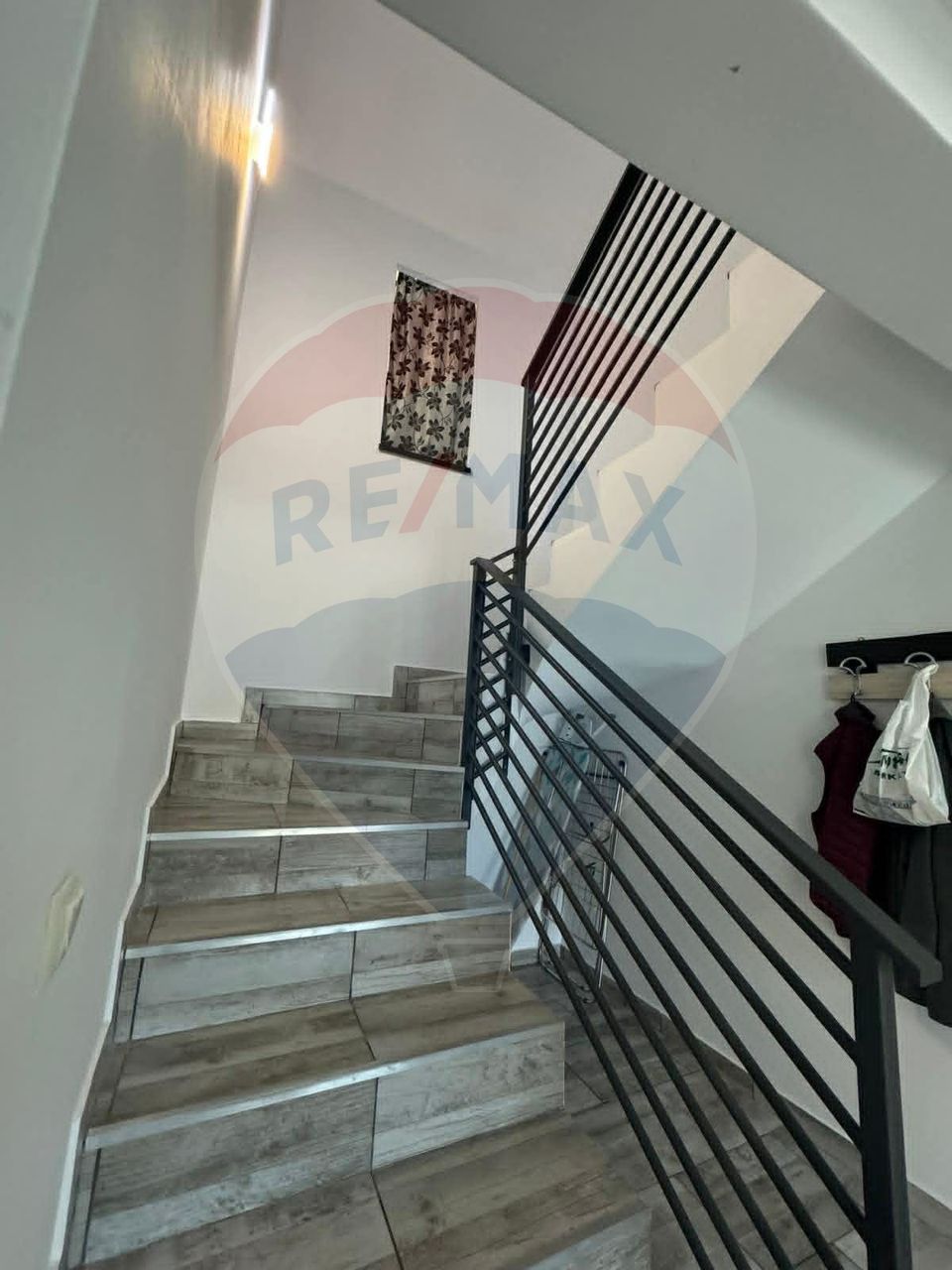 Spacious house / Villa with large yard for rent in Domnești