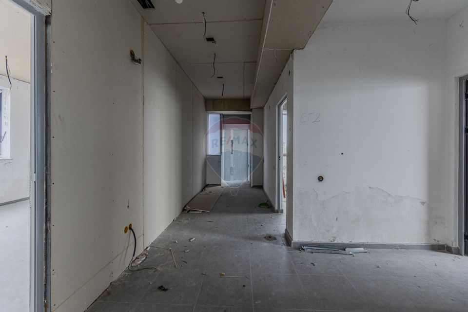 Cladire de 902 mp utili de vânzare, zona Grivitei - DN 13, COMISION 0