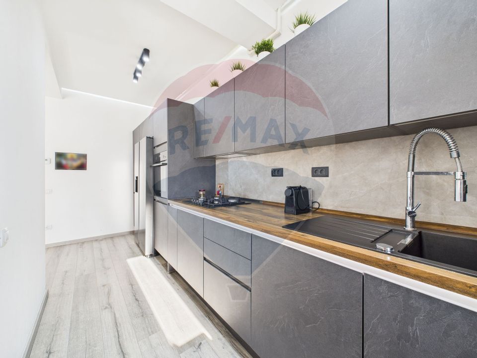 Apartament de vanzare - 3 camere 102mp + Terasa cu foisor 45mp