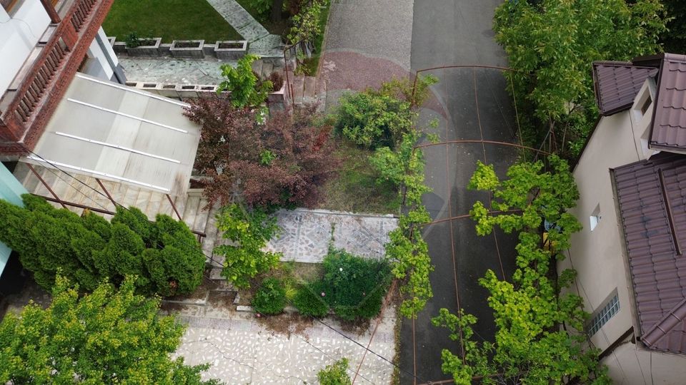 Casă de închiriat lângă parc – potrivită pentru centru / birouri