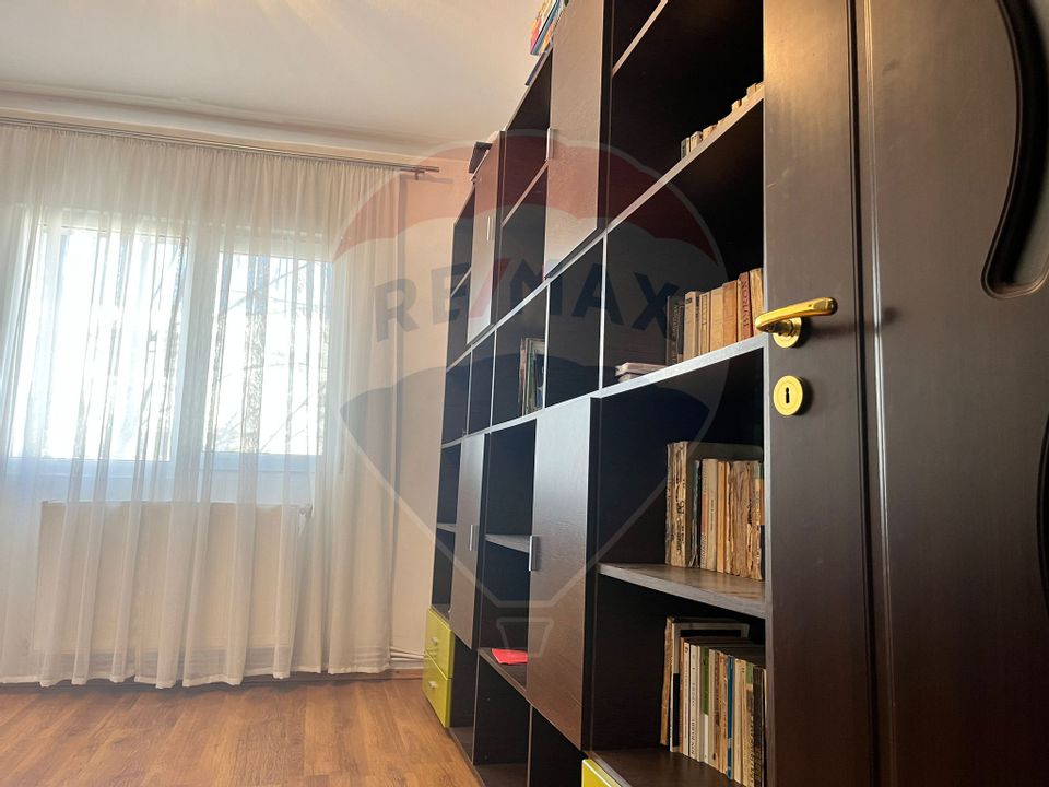 Apartament 4 camere de vanzare in Bacau