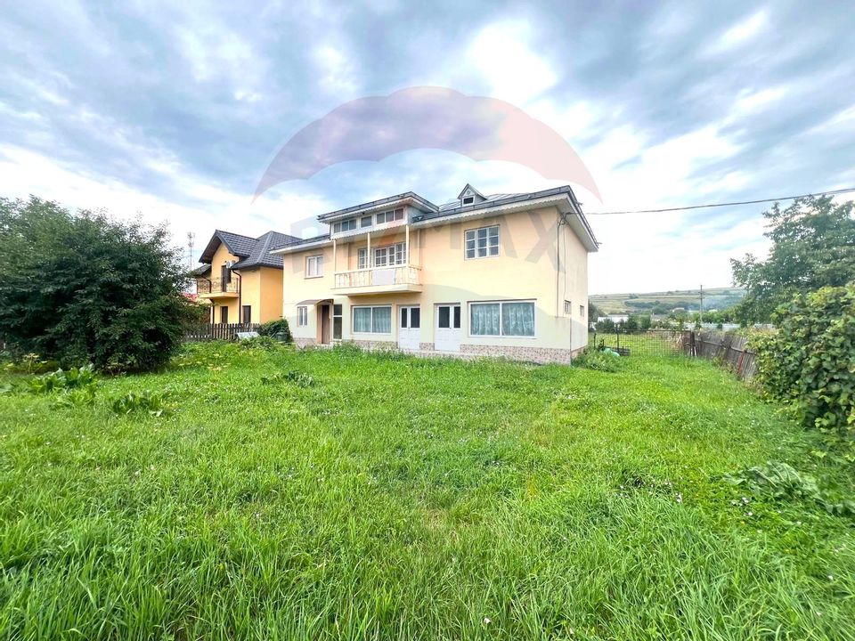 Casă / Vilă cu 6 camere de vânzare în com. Răcăciuni