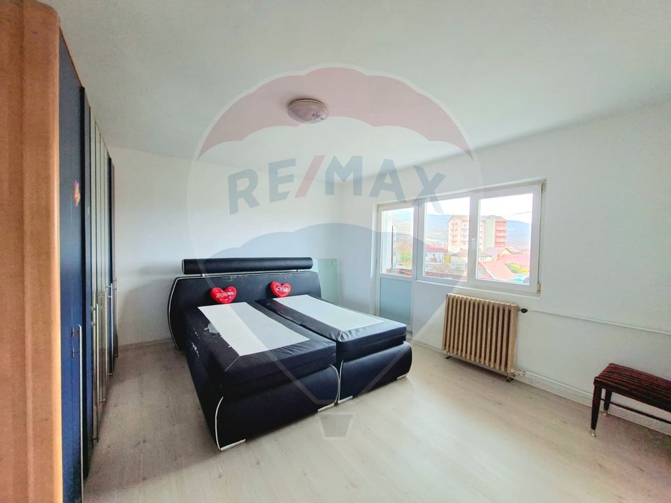 Apartament 3 camere, 96 mp, central, Sebiș – exclusiv RE/MAX