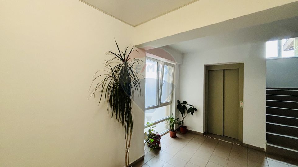 Apartament cu 3 camere de închiriat în zona Nufarul