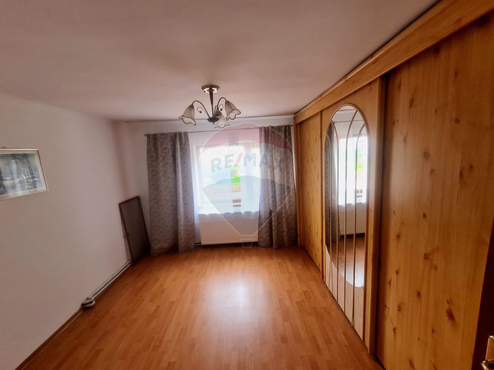 Casă cu 7 camere de vânzare in apropiere de Focsani