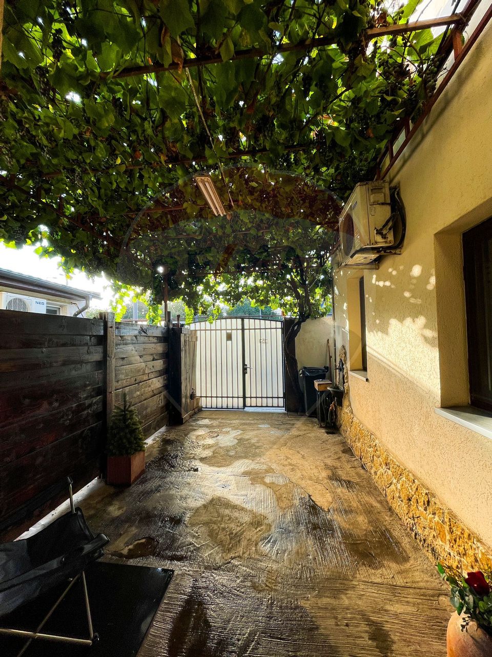 Vila P+M cu 3 camere, de inchiriat, zona Far Constanta