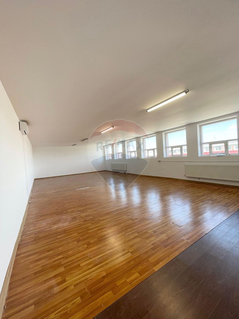 Spațiu de birou de inchiriat in zona Uta