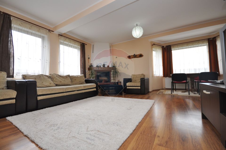 Casă cu curte proprie Cristian