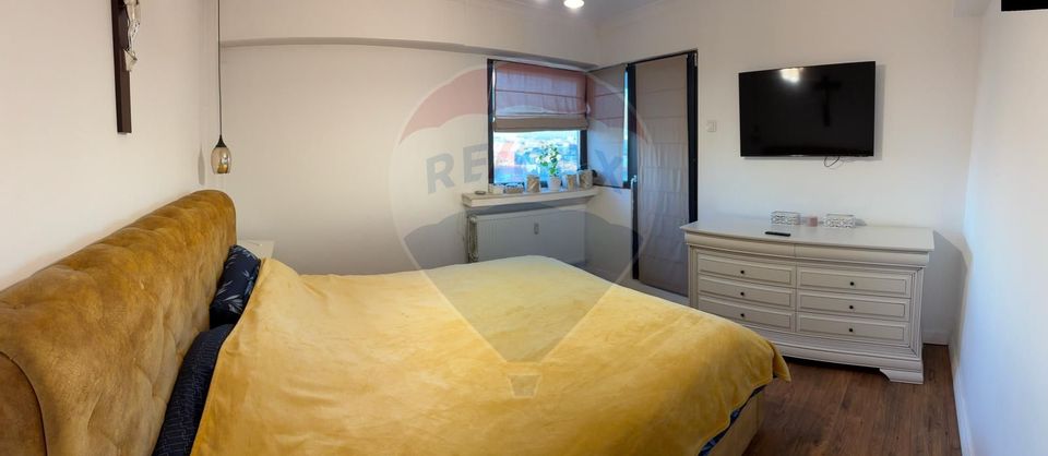 Apartament cu 4 camere de vânzare în zona Central