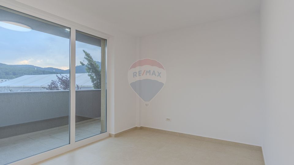 Clinica medicala-9 cabinete- URBAN PLAZA - bloc 15 parter!