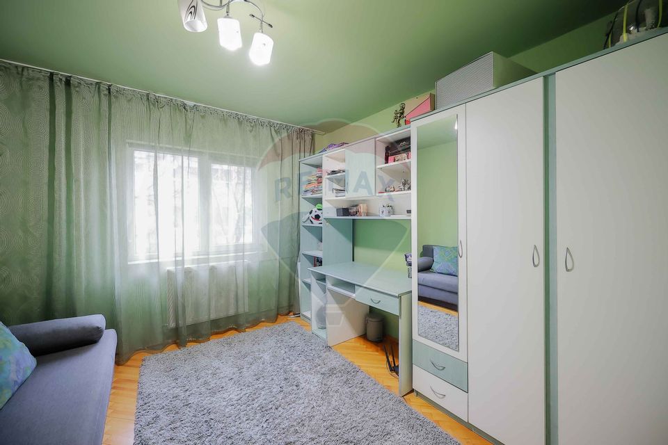 Apartament 3 camere de vânzare în zona Rogerius