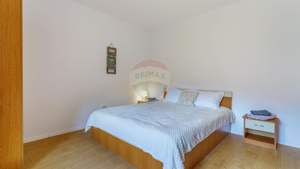 Cabana de vânzare –Mărișel, 10 camere, terasa 41mp, piscină, ciubăr