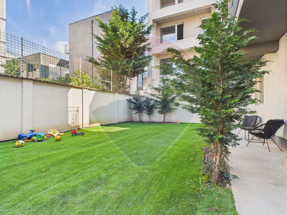 De vanzare | LUX |  Navodari | 3 camere | 300m plaja |