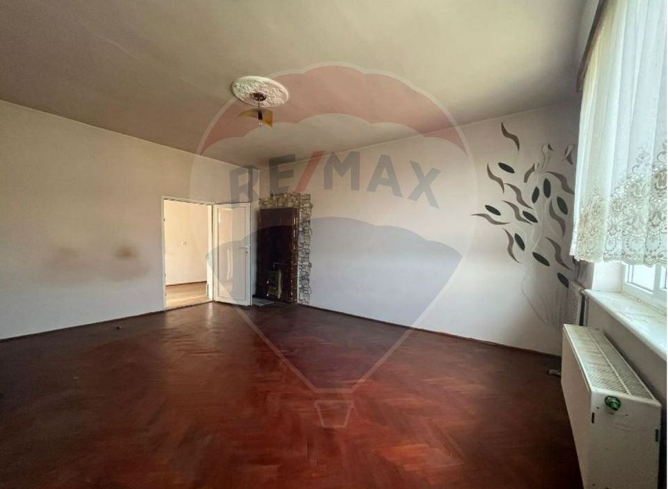 Vilă multifuncțională centrală Șelimbăr – 3 ap. sau birouri