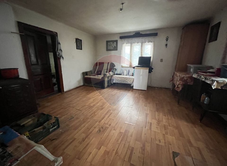 Teren 3808mp+Casă Fundata, Brașov - Cheile Grădiștei - Drum asfaltat