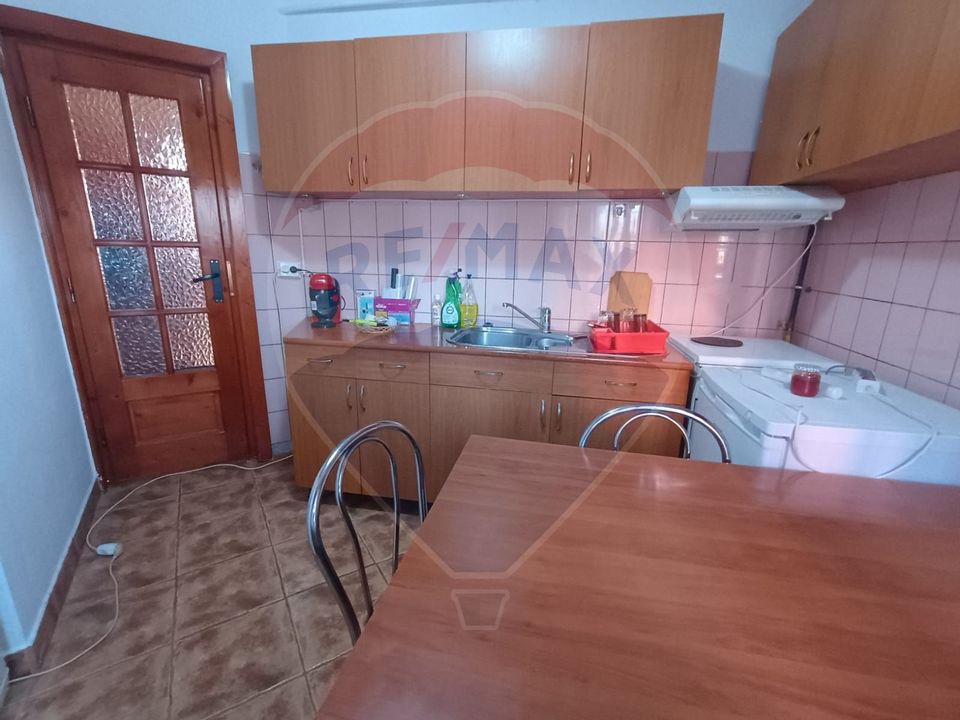 Apartament cu 2 camere  decomandat zona 300