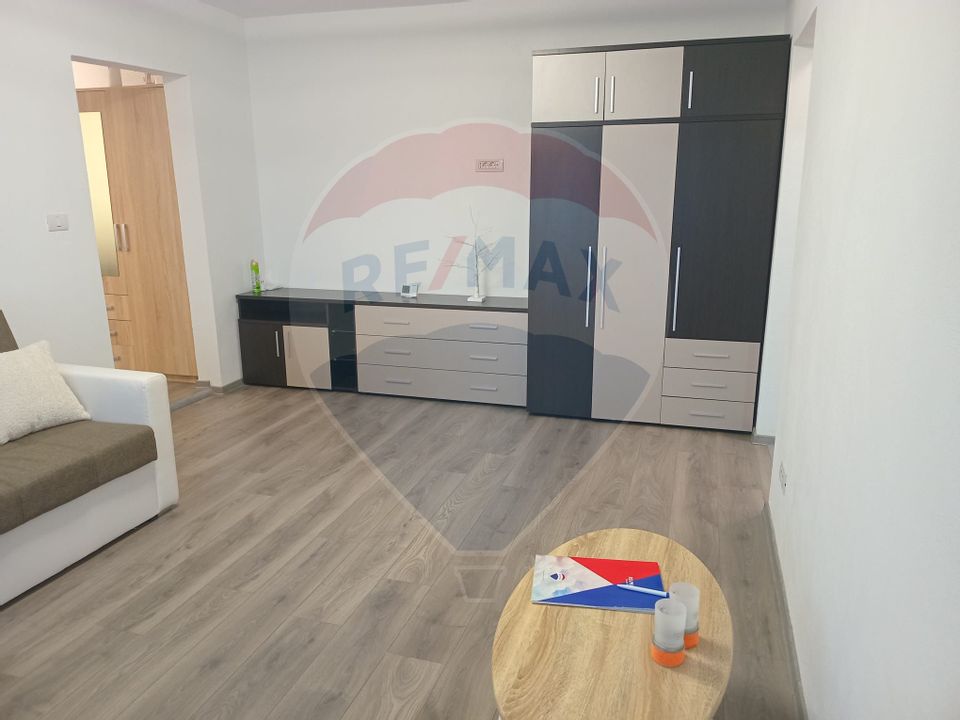 Apartament de vanzare  2 camere în zona Micalaca Mioritei