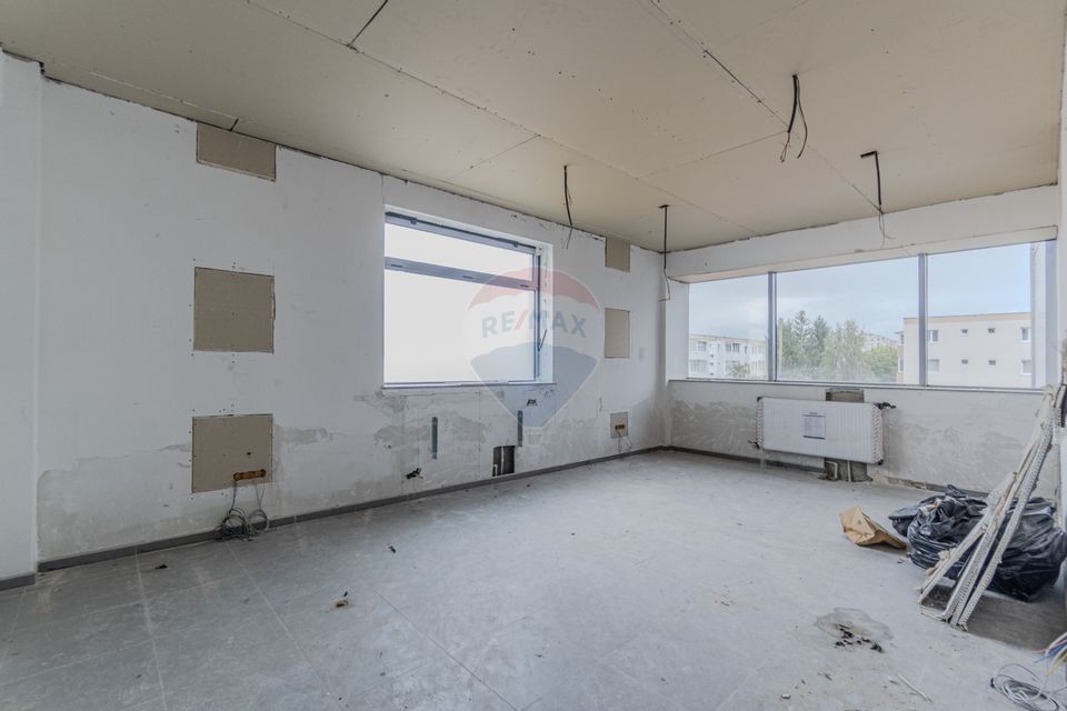 Cladire de 902 mp utili de vânzare, zona Grivitei - DN 13, COMISION 0