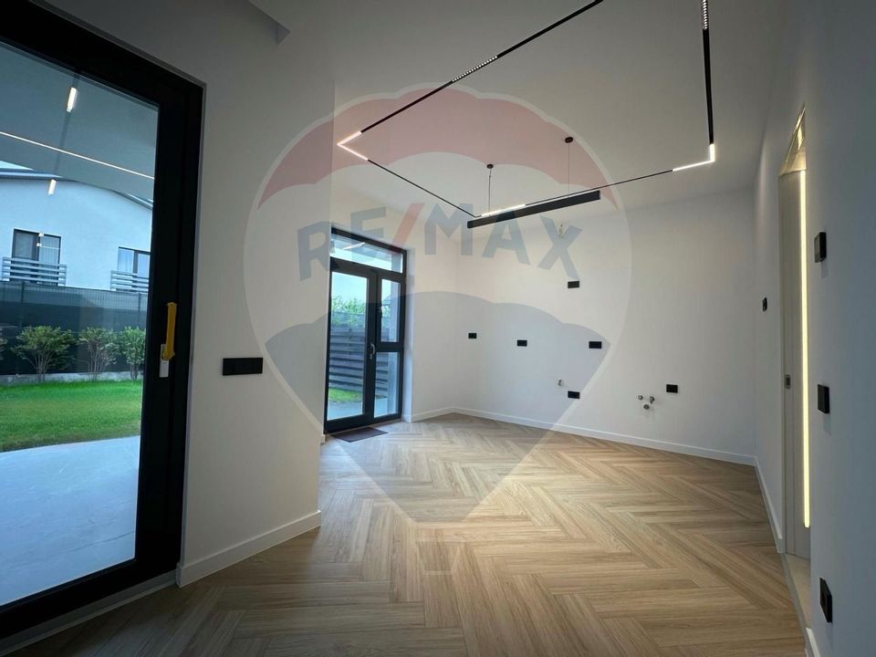 Casă / Vilă de vânzare 5 camere