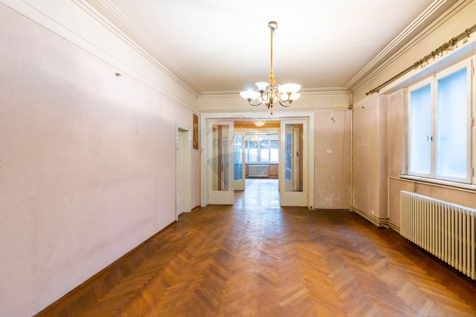 4Room, 135 sqm, Spacious, Ultracentral, Burgeois style, Victoriei Sq