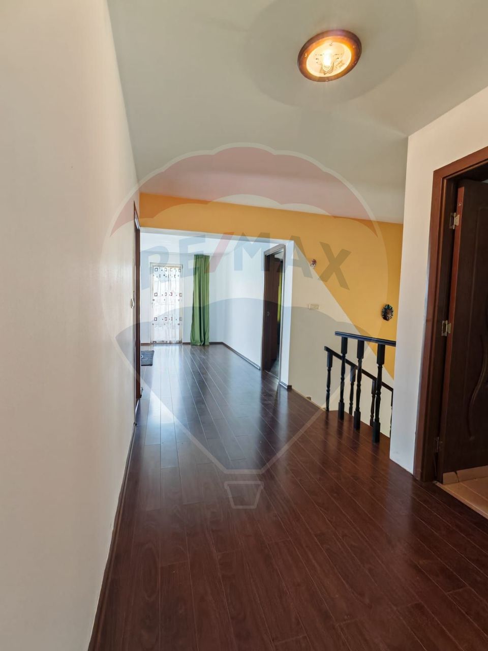 Casă / Vilă cu 5 camere de vânzare