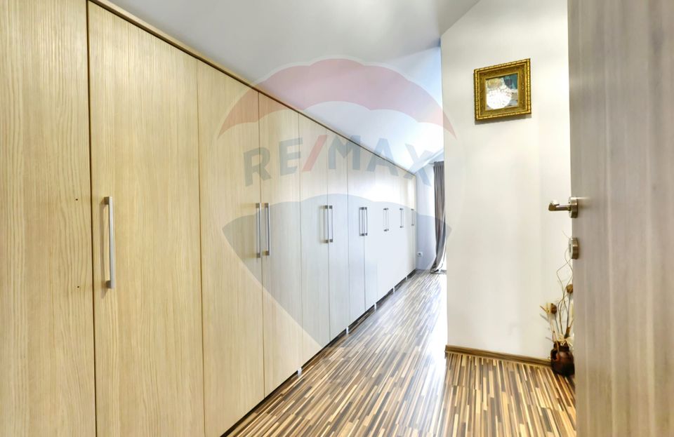 Apartament cu 3 camere de vânzare